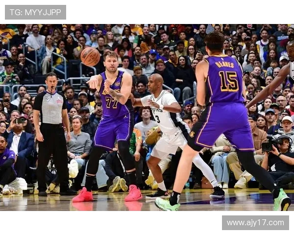 国王队对阵湖人队精彩视频直播全程回顾与赛后分析